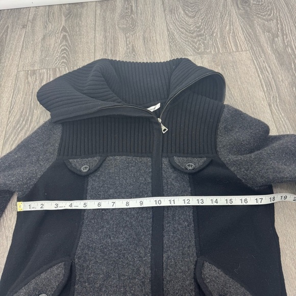 Diane von Furstenberg Grey Black Wool Knit Jacket Wide Collar Button Detail M - Picture 8 of 10